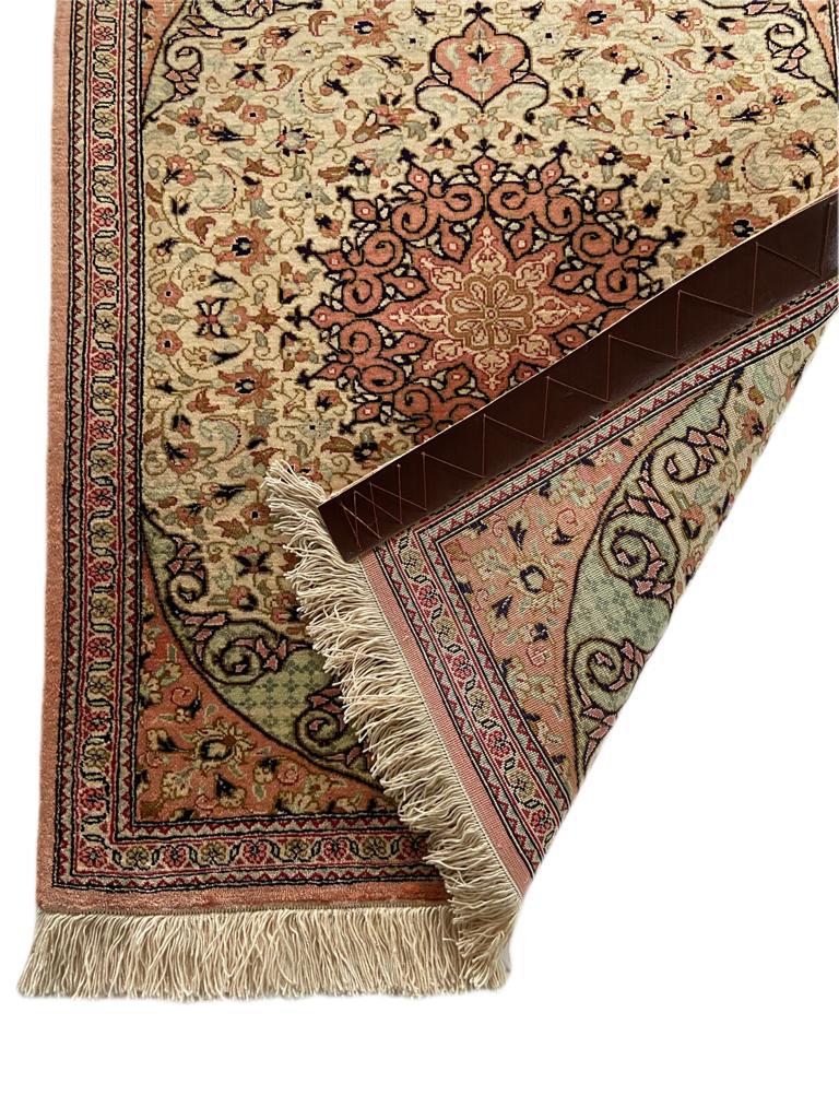 Seidenteppich aus Ghom 73 x 57cm - Farhadian.com